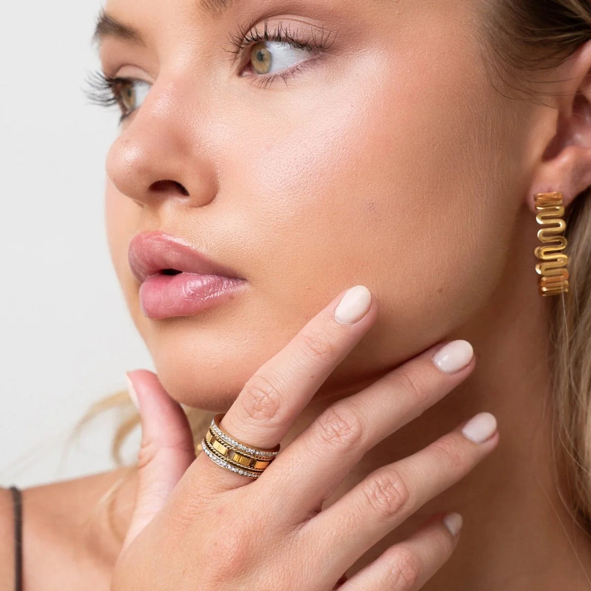 Brinco Divine Zig Zag Lenogue Ouro