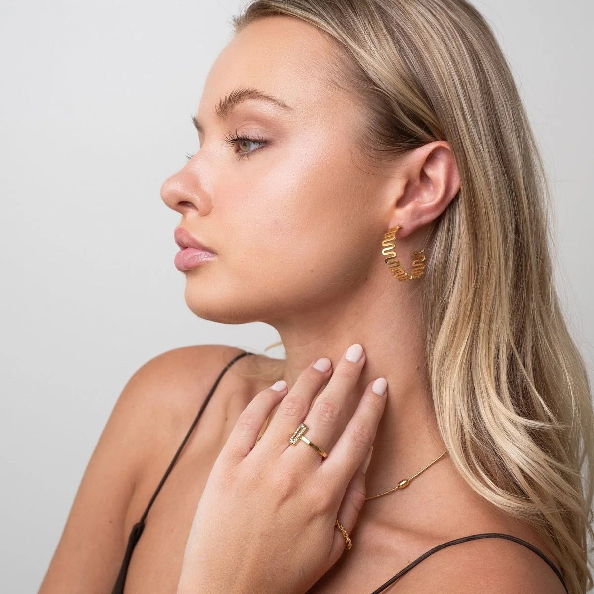 Brinco Divine Zig Zag Lenogue Ouro