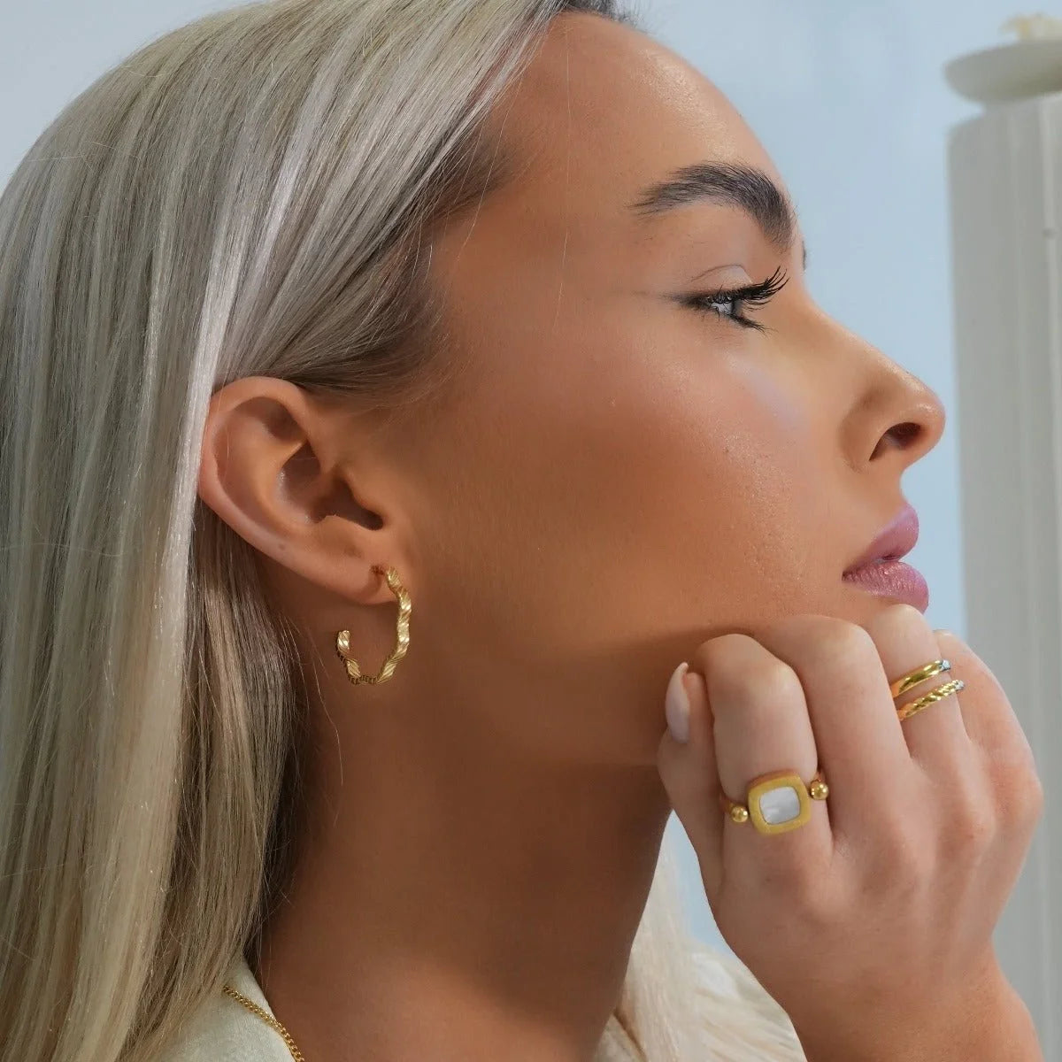 Brinco Glamorous Argola Wavy Texture Lenogue Ouro