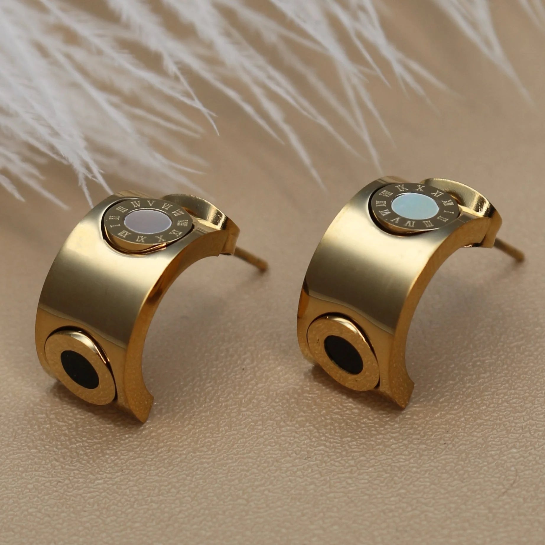 Brinco Luxurious Giratório Numeral Romanos Lenogue Ouro