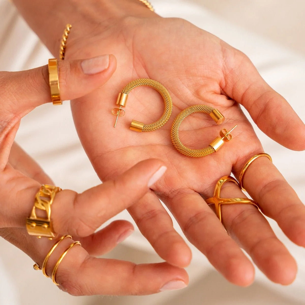 Brinco Noble de Argola Isabella Malha Lenogue Ouro