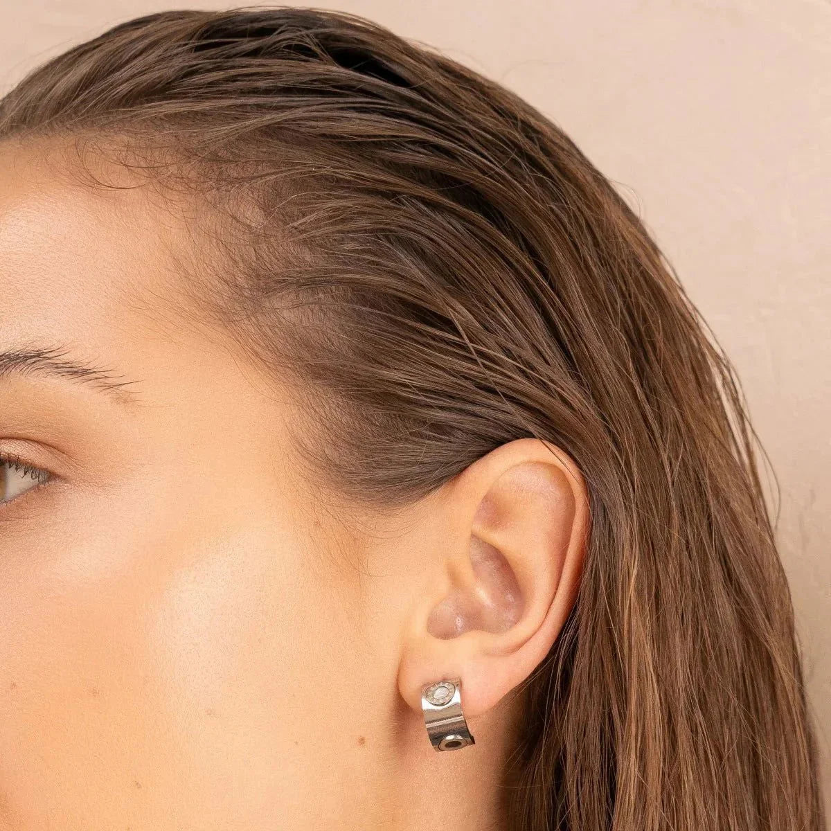 Brinco Noble Giratório Numeral Romanos Prata Lenogue