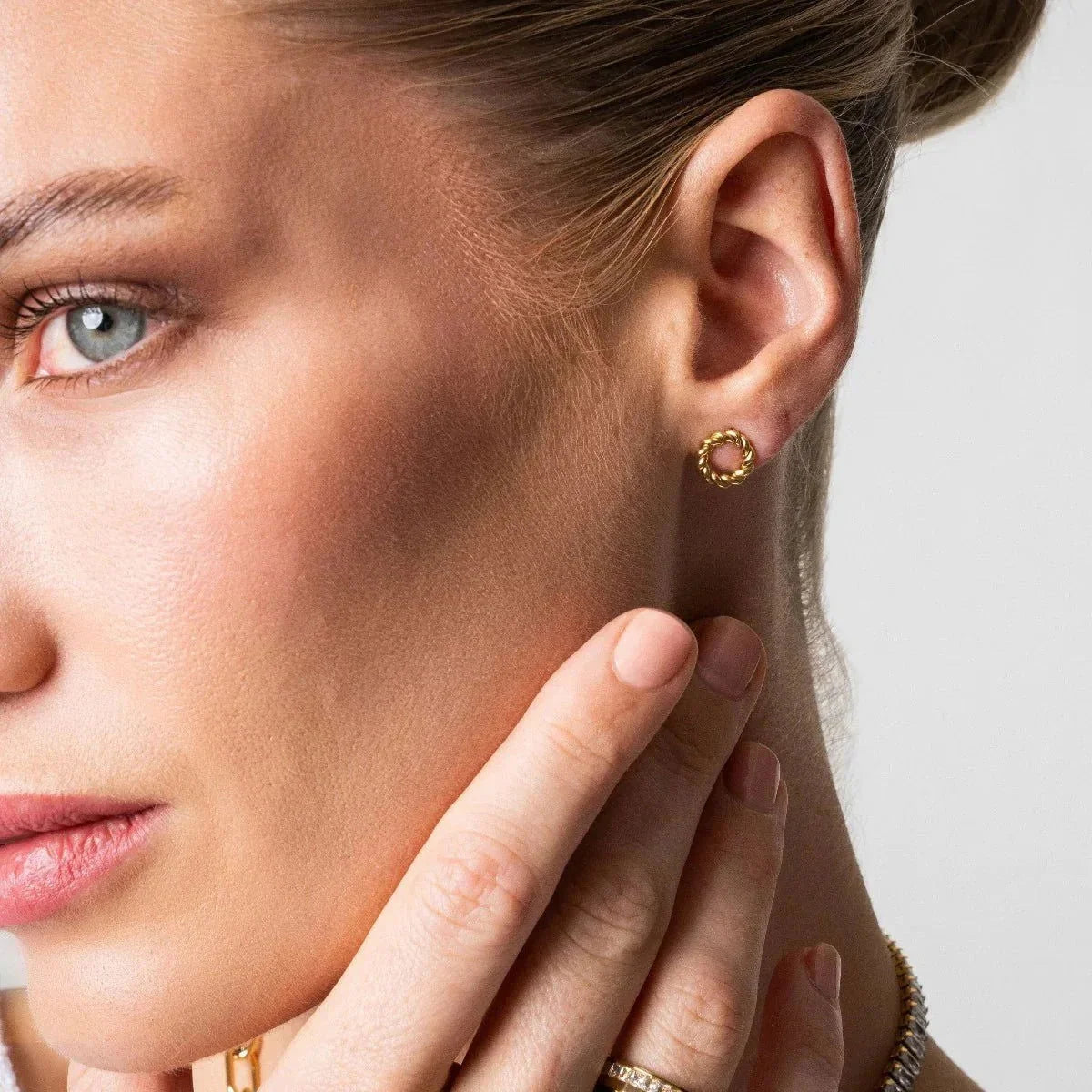 Brinco Prestigious Twist Lenogue Ouro