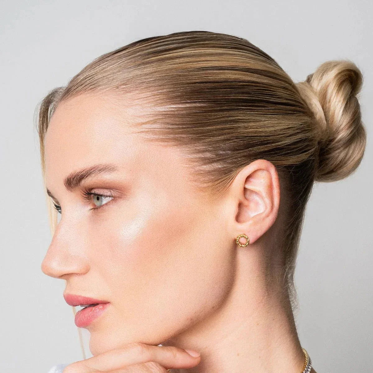 Brinco Prestigious Twist Lenogue Ouro