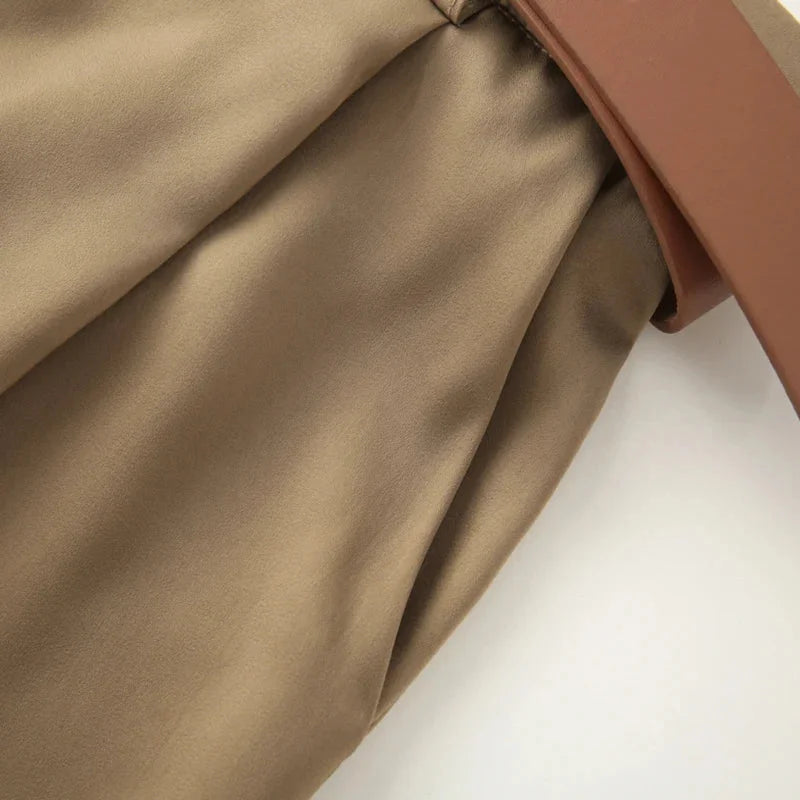 Calça Pantalona de Cetim com Cinto e Bolsos Chic Lenogue
