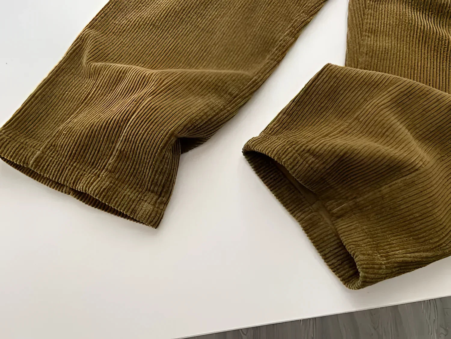 Calça Reta de Cintura Alta em Veludo Cotelê para Outono Lenogue