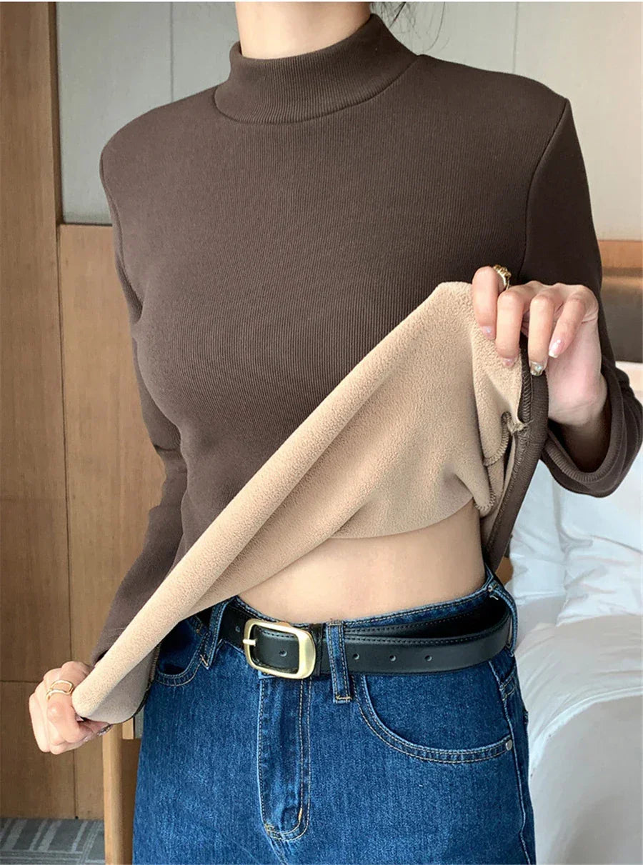 Casaco Peluciado com Gola Alta e Forro de Veludo Lenogue