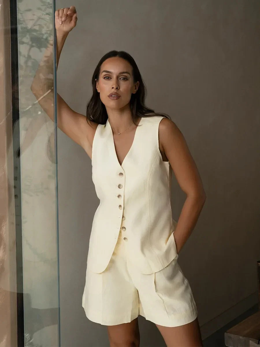 Conjunto Colete e Shorts em Alfaiataria Leve de Algodão Lenogue