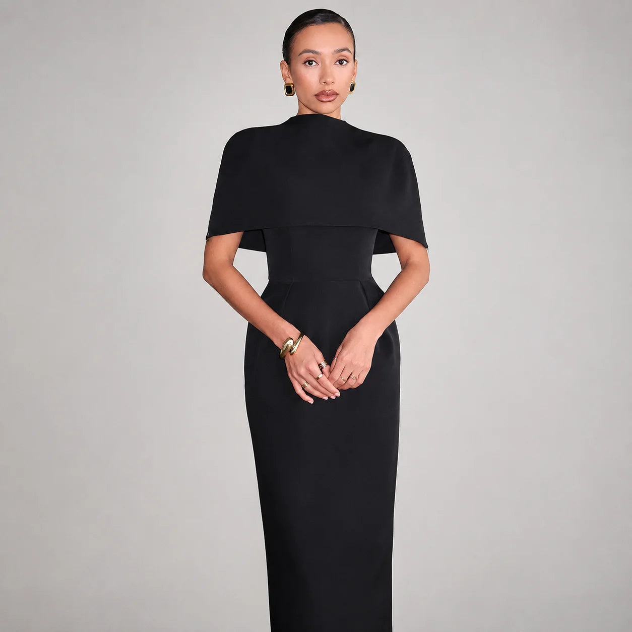Conjunto com Vestido e Capa Xale Slim élégant Lenogue