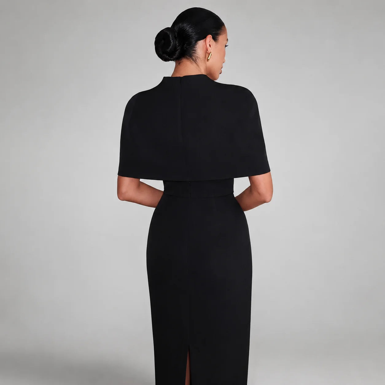Conjunto com Vestido e Capa Xale Slim élégant Lenogue