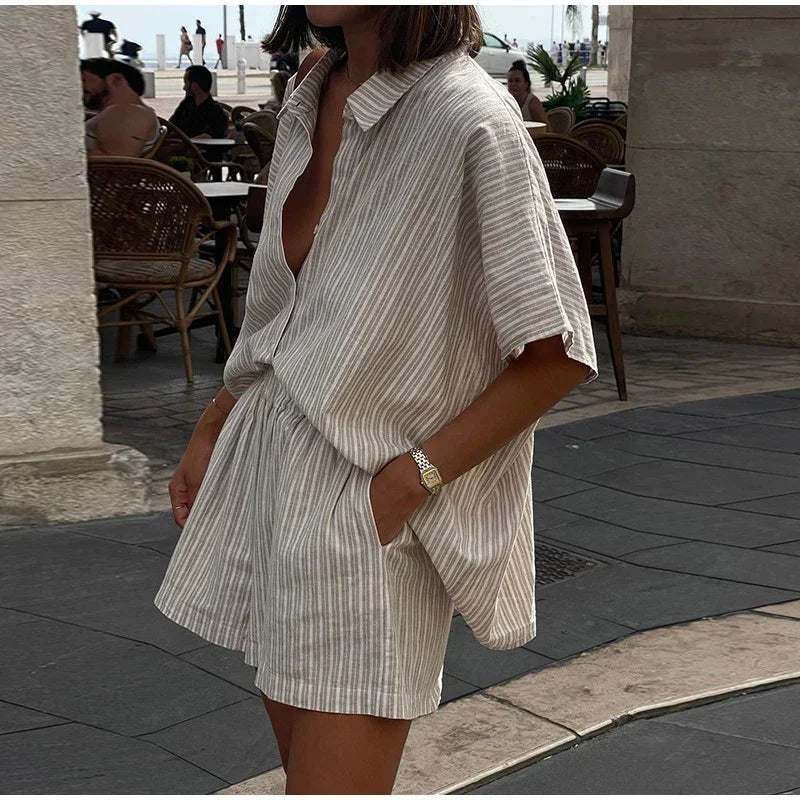 Conjunto Listrado com Camisa de Lapela e Shorts para Uso Diário Lenogue