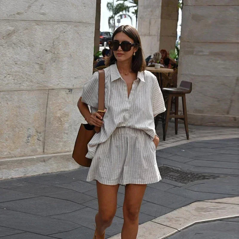 Conjunto Listrado com Camisa de Lapela e Shorts para Uso Diário Lenogue Bege / p