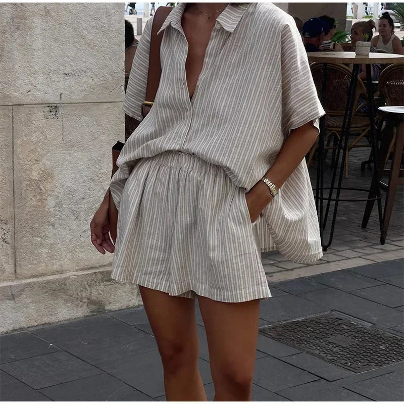 Conjunto Listrado com Camisa de Lapela e Shorts para Uso Diário Lenogue