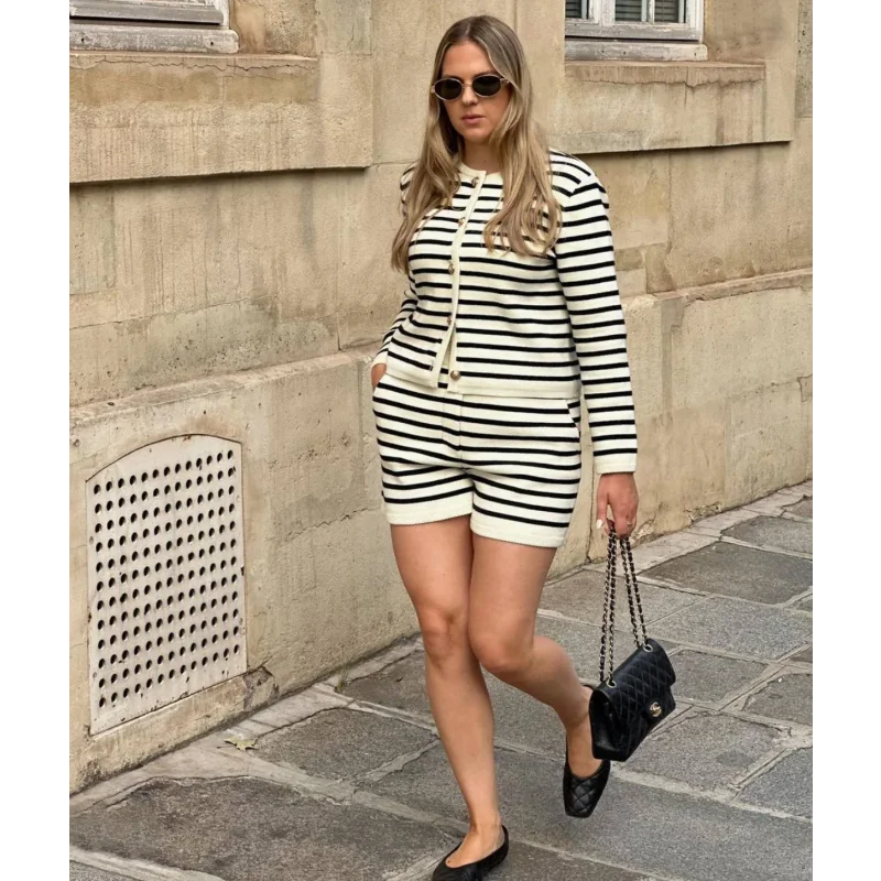 Conjunto Tricot Listrado com Cardigã e Shorts para Eventos Lenogue