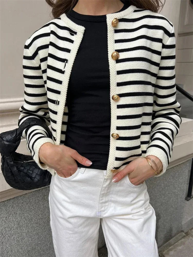 Conjunto Tricot Listrado com Cardigã e Shorts para Eventos Lenogue
