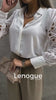 Blusa Social com Renda Vazado e Botões Branca Lenogue