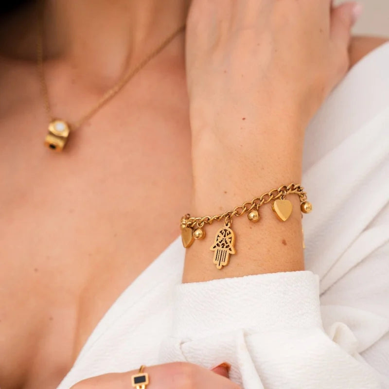 Pulseira Glamorous Elos Pingente Coração e Hamsá Banhada em Ouro 18k Lenogue 18cm