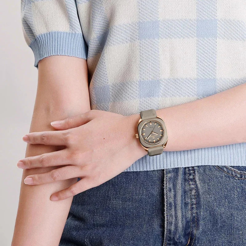 Relógio Feminino Quartzo Pulseira de Silicone e Vidro Mineral Lenogue Bege