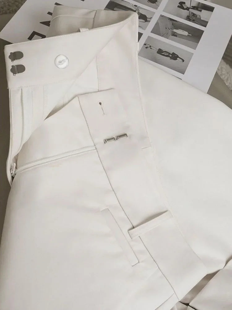 Shorts Cargo com Bolsos e Cintura Alta Chic Lenogue