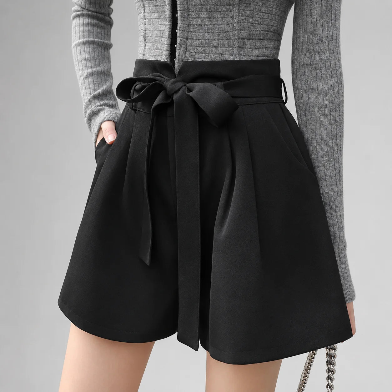 Shorts de Alfaiataria com Cintura Alta e Bolsos Chic Lenogue Preto / p
