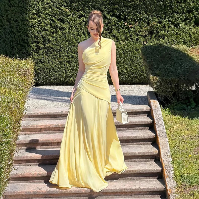 Vestido Assimétrico de Chiffon com Ombro a Ombro Charme Lenogue