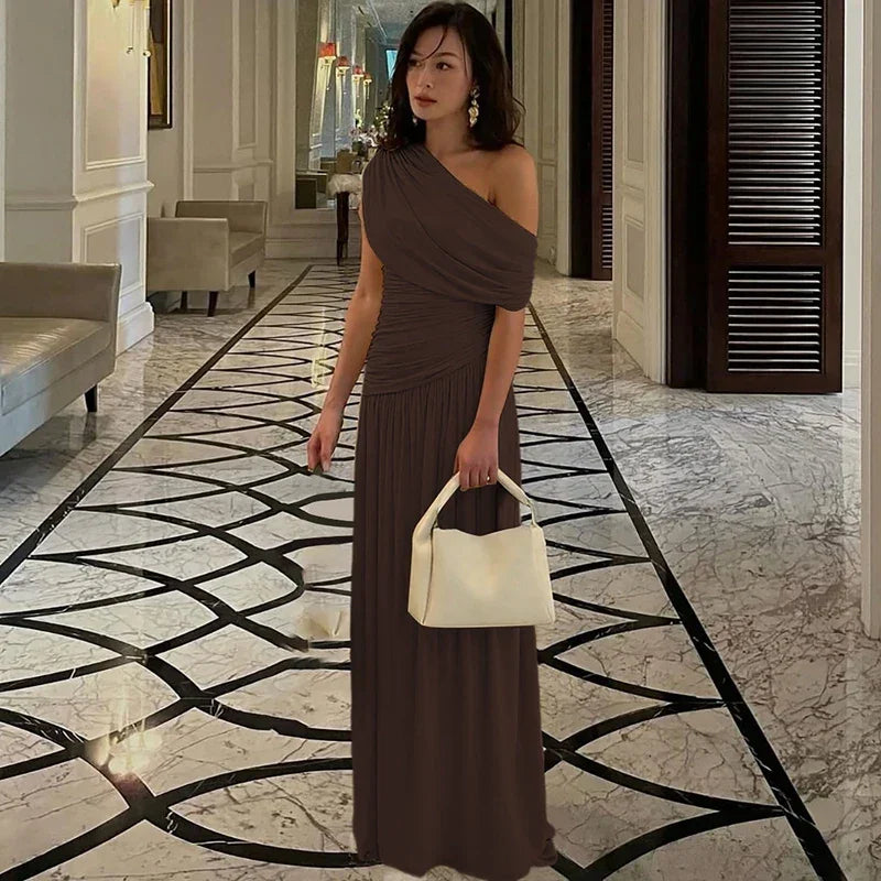 Vestido Longo um Ombro só com Franzido e Pregas Lenogue