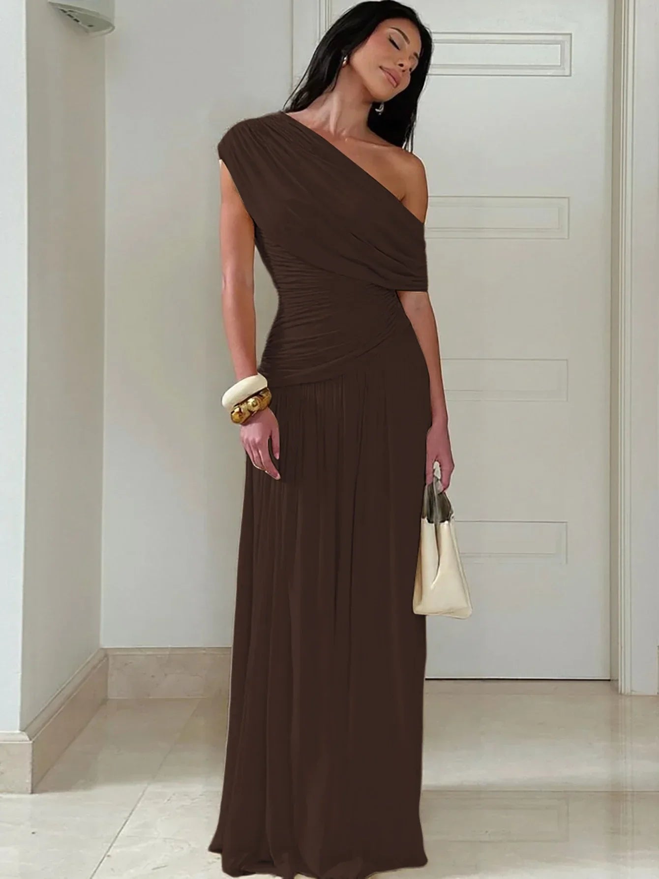 Vestido Longo um Ombro só com Franzido e Pregas Lenogue