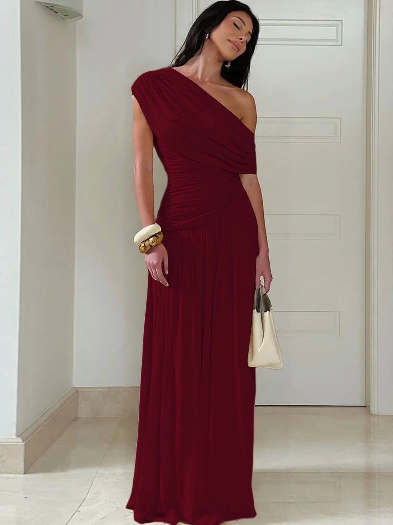 Vestido Longo um Ombro só com Franzido e Pregas Lenogue