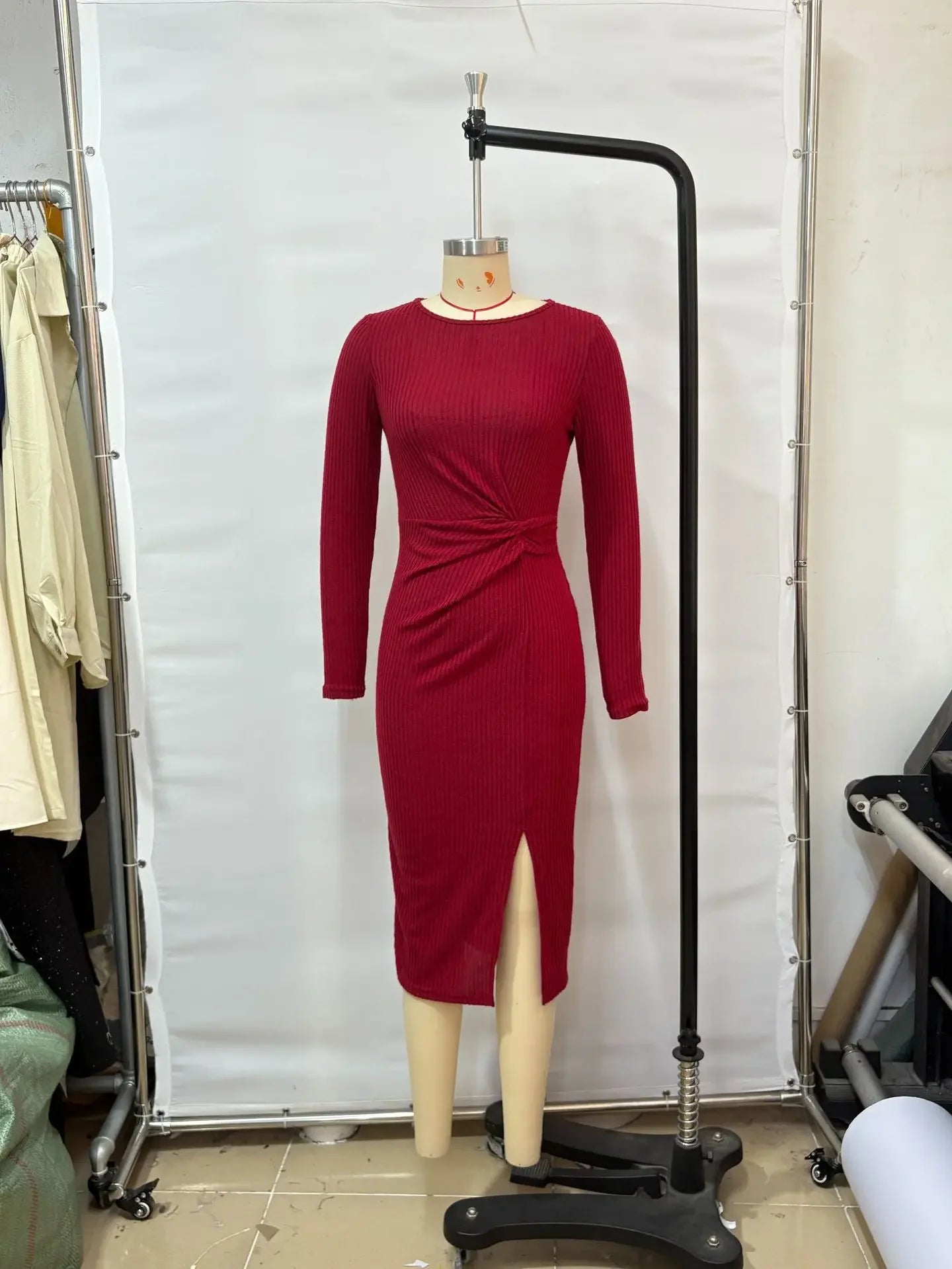 Vestido Midi Tricot Gola Redonda Nó e Fenda Transpassada Lenogue
