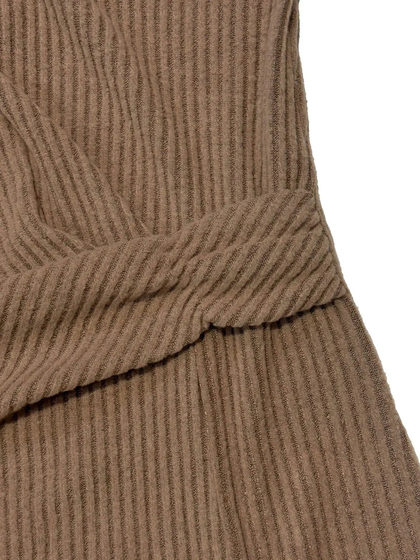 Vestido Midi Tricot Gola Redonda Nó e Fenda Transpassada Lenogue