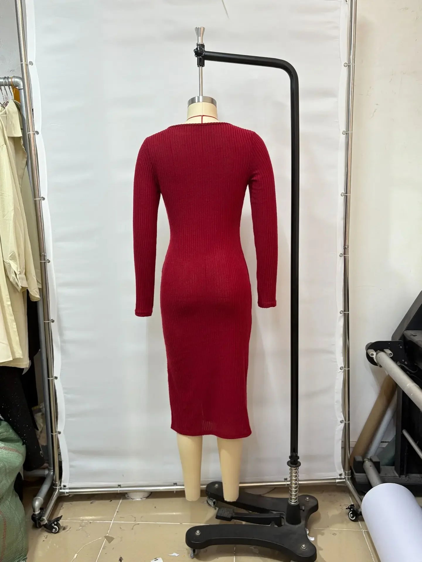 Vestido Midi Tricot Gola Redonda Nó e Fenda Transpassada Lenogue