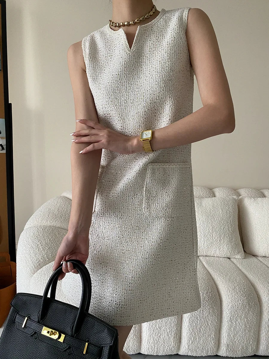 Vestido Tweed sem Mangas Bordado em Paetês Lenogue