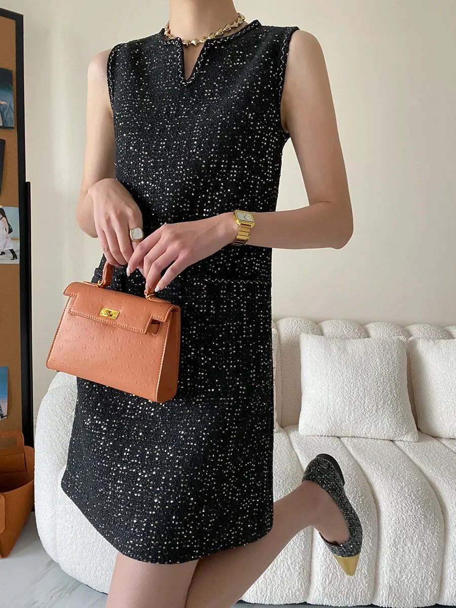 Vestido Tweed sem Mangas Bordado em Paetês Lenogue