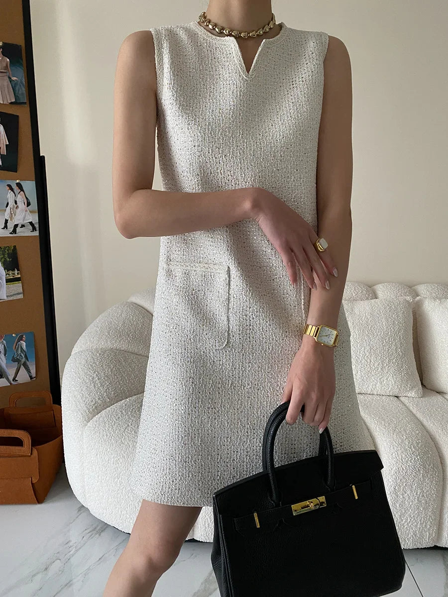 Vestido Tweed sem Mangas Bordado em Paetês Lenogue