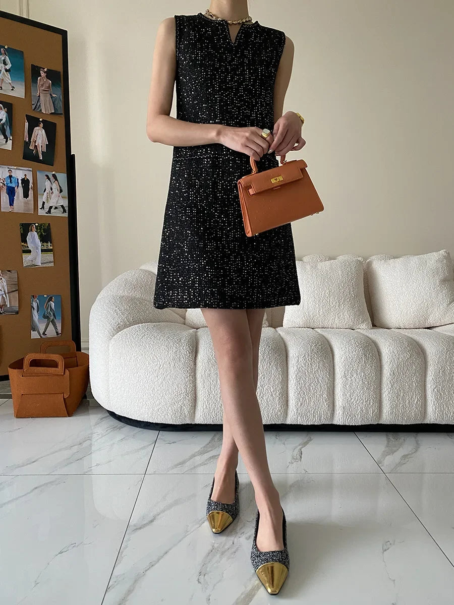 Vestido Tweed sem Mangas Bordado em Paetês Lenogue