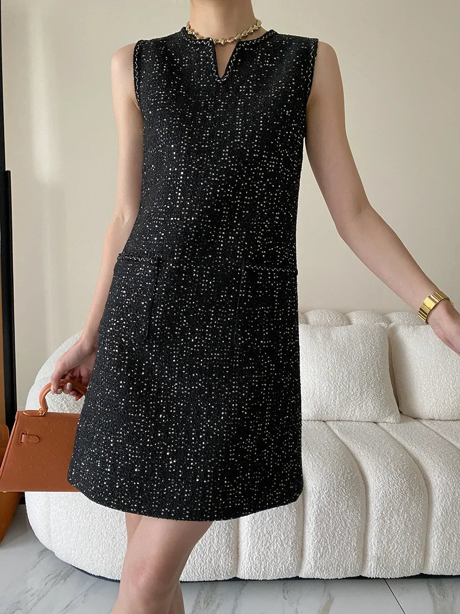 Vestido Tweed sem Mangas Bordado em Paetês Lenogue