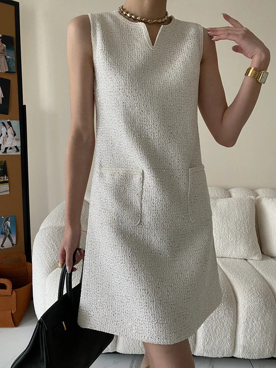 Vestido Tweed sem Mangas Bordado em Paetês Lenogue